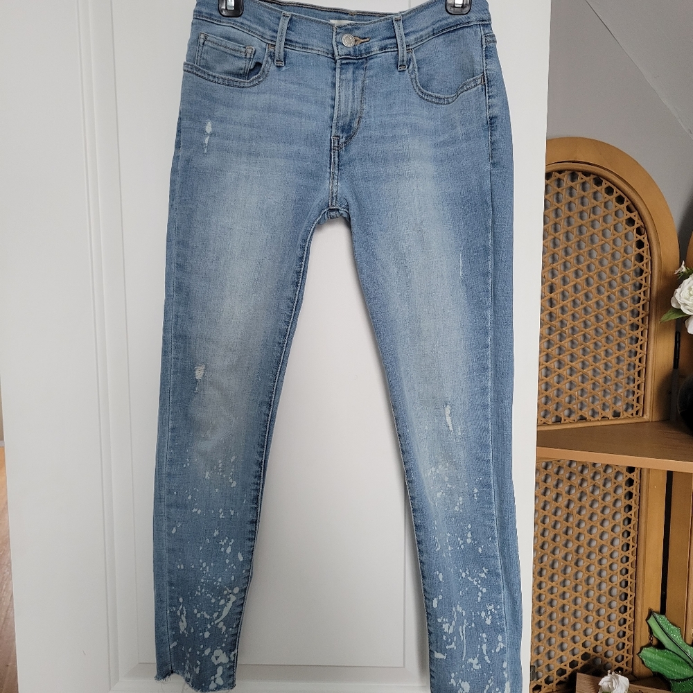 Distressed & Acid-Washed Levi Jeans